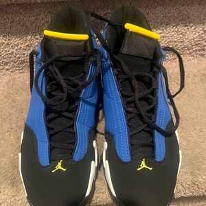 Preowned Jordan Blue & Black Sneakers with mid-size Design & Comfort! 💪👟💪